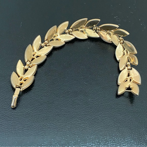 Vintage 50’s Crown Trifari Gold-tone Laurel Leaf Link 7.5” Bracelet - Picture 5 of 12